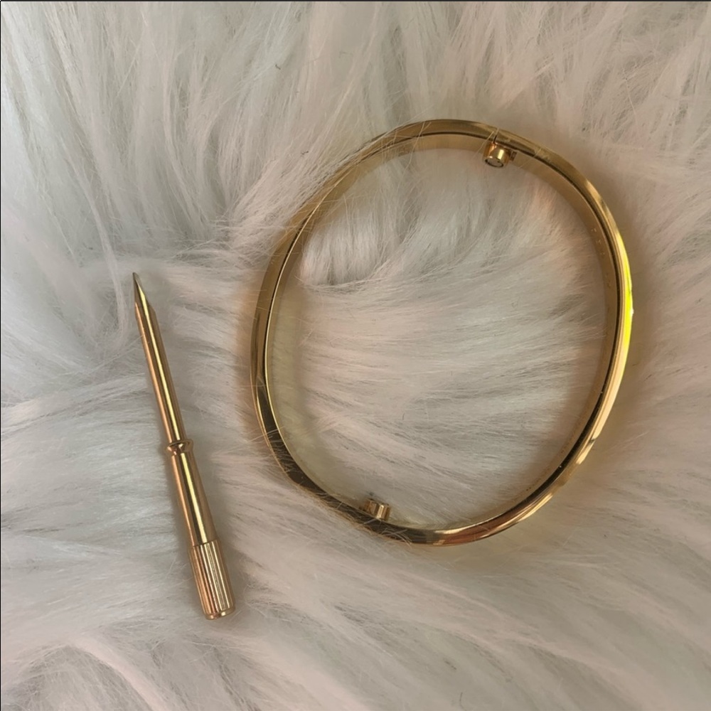 NEW Beautiful Gold Tone Bracelet ✨